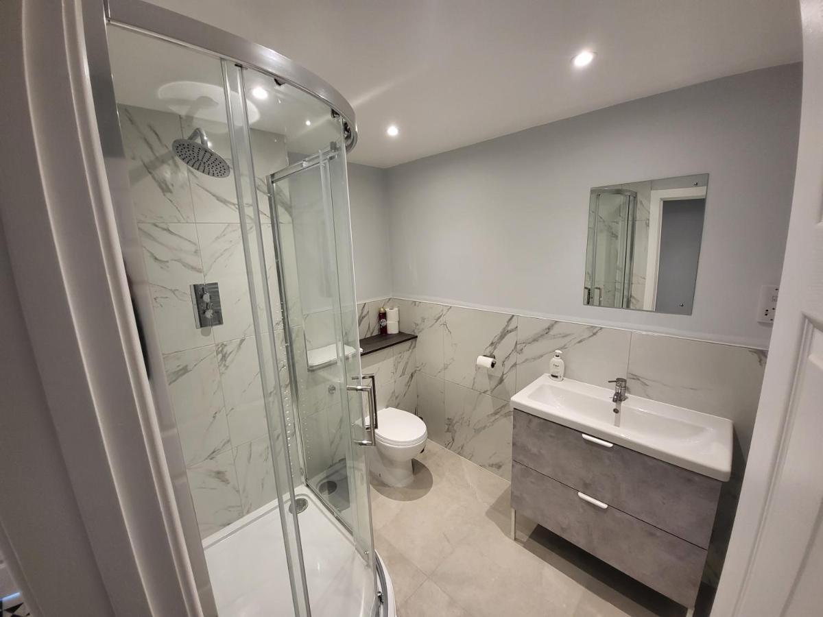 High Spec Large 6 Bedroom House! Kingston upon Thames  Zewnętrze zdjęcie