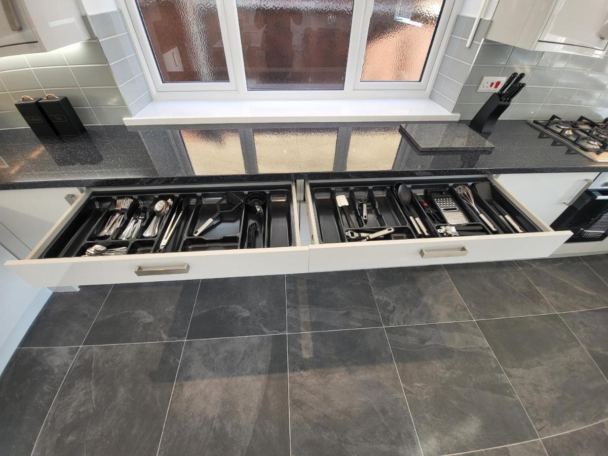 High Spec Large 6 Bedroom House! Kingston upon Thames  Zewnętrze zdjęcie
