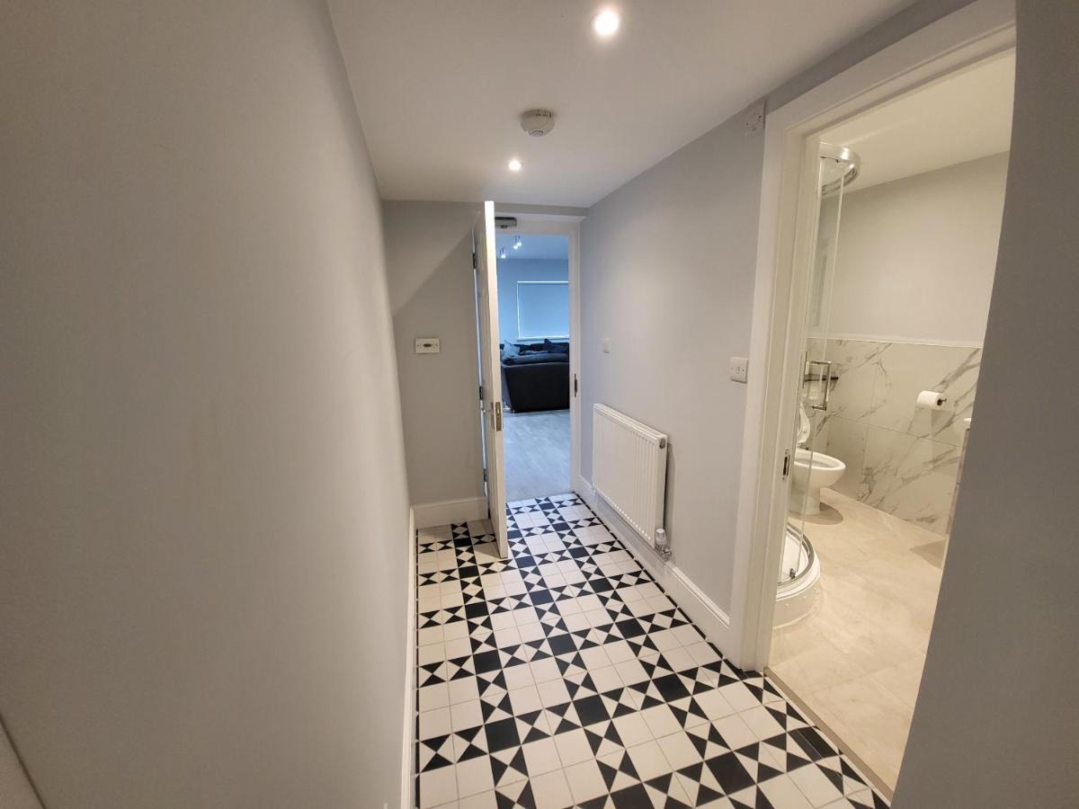 High Spec Large 6 Bedroom House! Kingston upon Thames  Zewnętrze zdjęcie