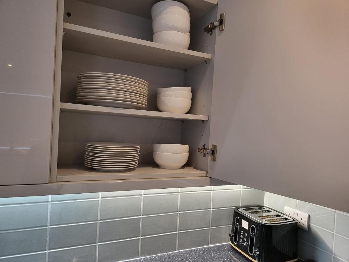 High Spec Large 6 Bedroom House! Kingston upon Thames  Zewnętrze zdjęcie